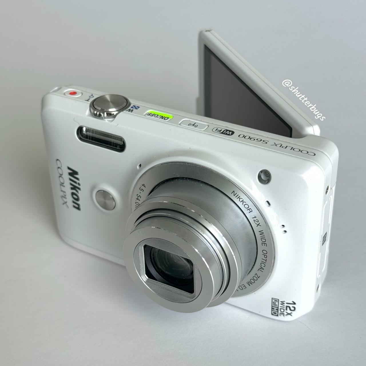 Pre-Owend NIK ON Coolpix S6900 Digital Camera Bundle  RARE Glossy White Digicam