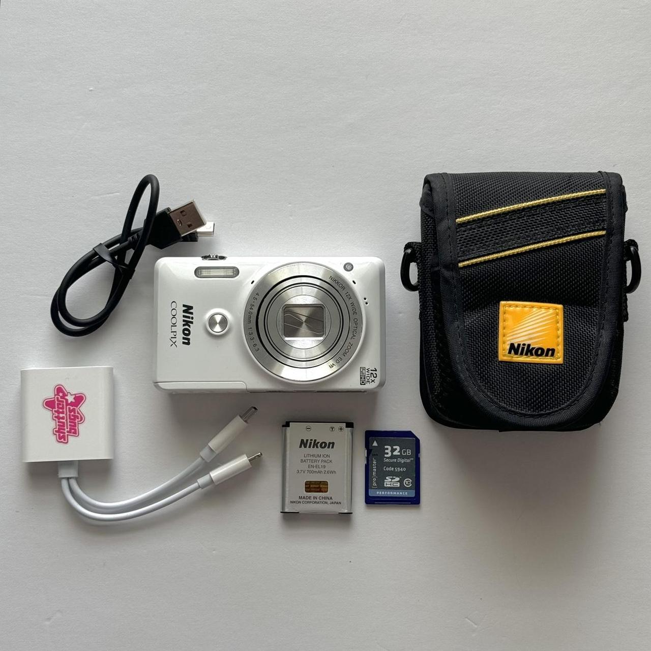 Pre-Owend NIK ON Coolpix S6900 Digital Camera Bundle  RARE Glossy White Digicam